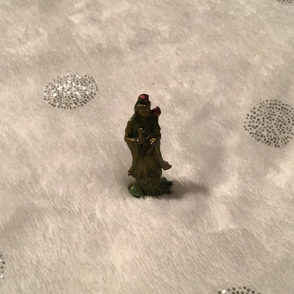 Miniature 1inch Qwan Yin Figurine - Picture 2 of 6